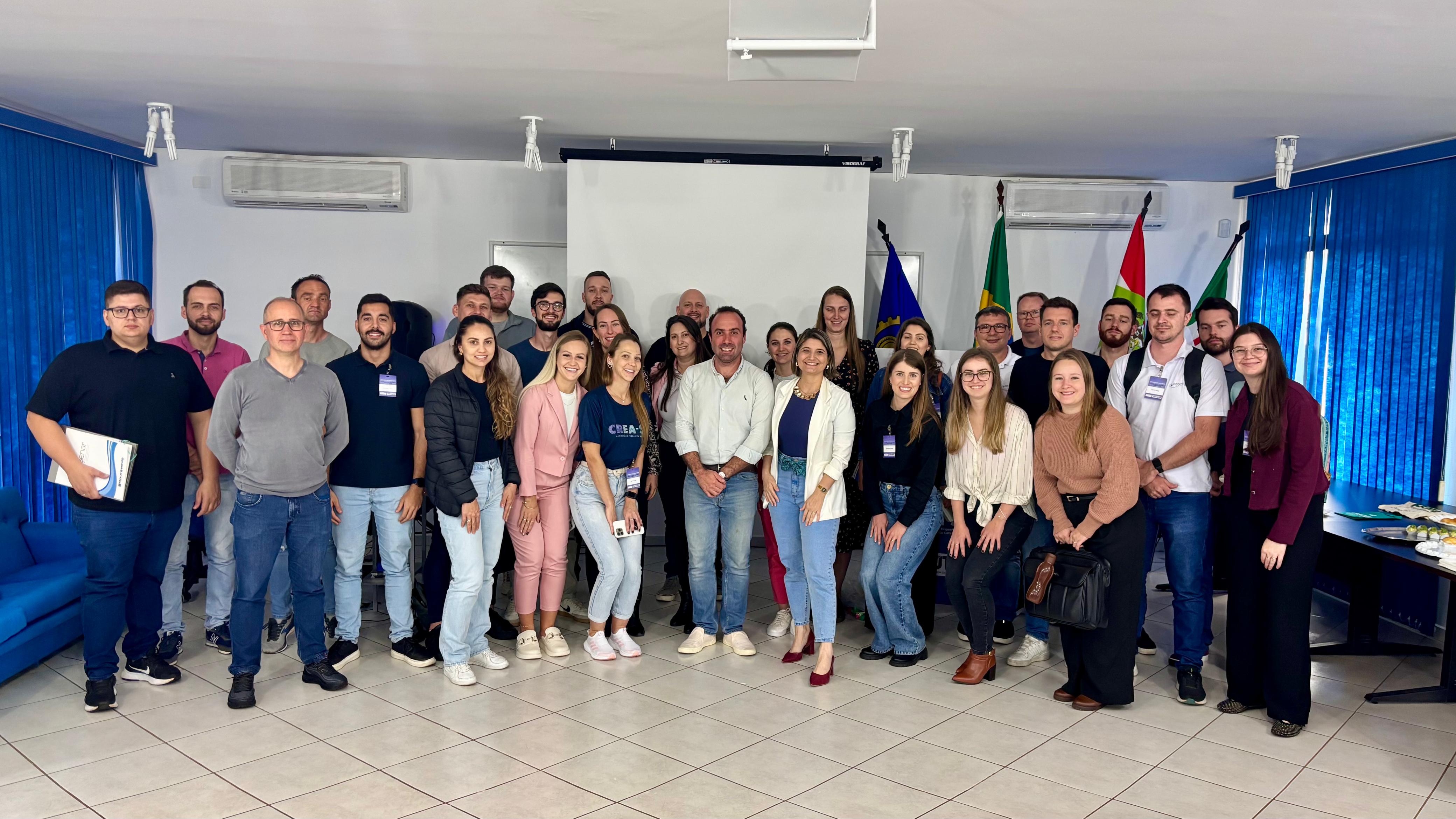 ASSENAR promove curso sobre Uso de IA no Orçamento de Obras em São Miguel do Oeste